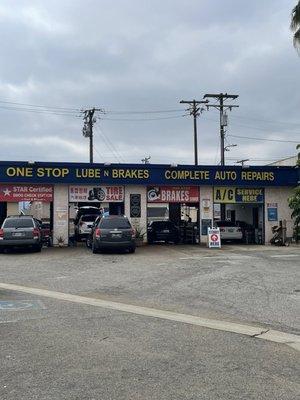 The main entrance to the shop! So spacious in the lot!