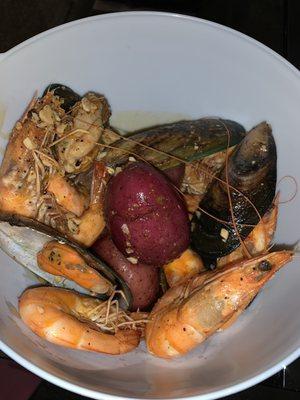 1/2 lb Shrimp, 1/2 lb Green Mussels & Potatoes