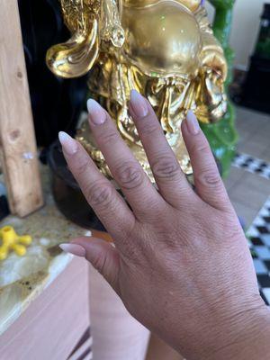 Almond style shape. French airbrush on the tips. I have the nude color acrylic powder.