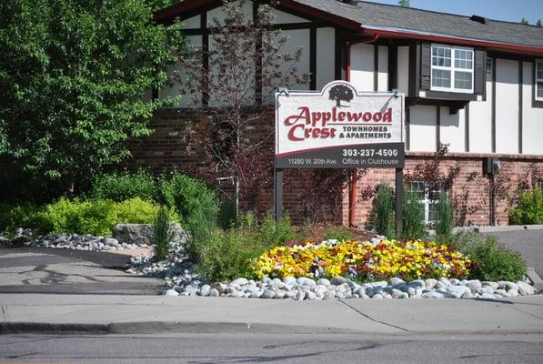 Applewood Crest Townhomes & Apartments