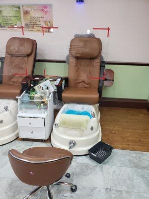 Pedicure stations have plexiglass hanging between aesthetician and customer!