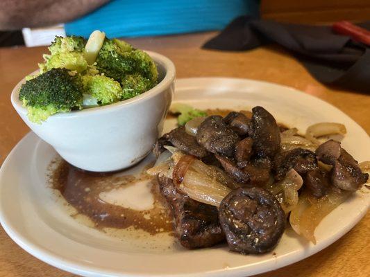 Early dine in 6 ounce steak medium well with mushrooms and onions and a side of broccoli