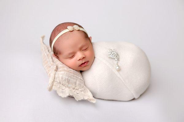 Orange County Luxury In-Home Newborn Photography. Call or text 714-300-8670 for inquiry.