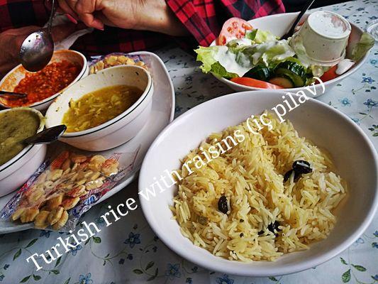 Turkish rice with raisins (iç pilav)