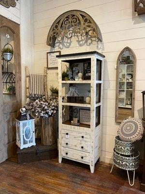 This bookcase is stunning!