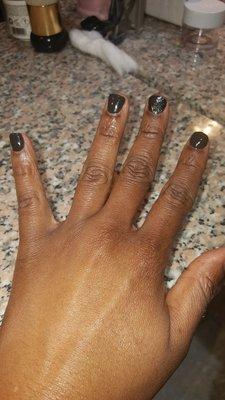 Gloria did a great job. Very polite professional, and I was finished in no time. In back with my natural nails