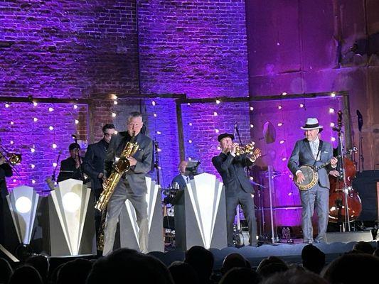 Big Bad Voodoo Daddy never disappoints!!!