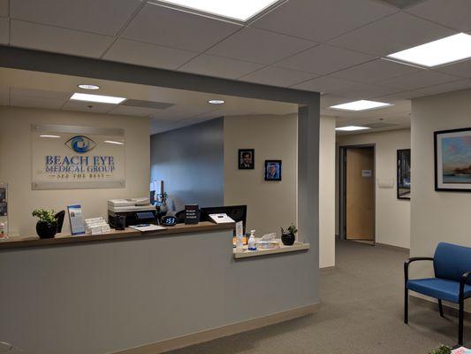 Modern and Inviting Irvine Office Lobby