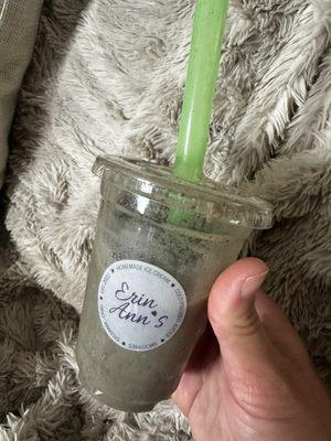 Green mint chip smoothie