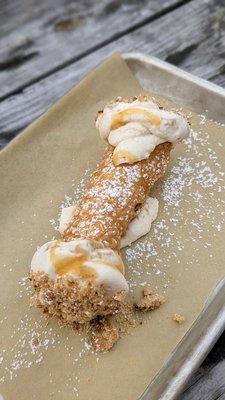 Apple Crumb Cannoli | Instagram: @telephonesmoothie