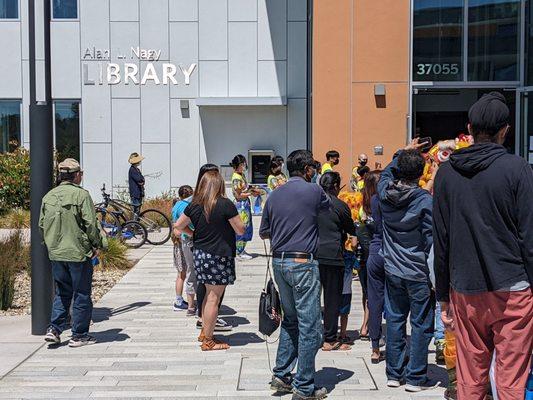 Library with a lion dance.