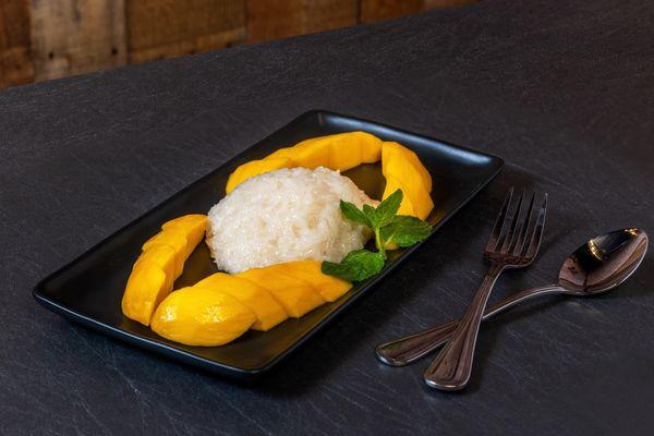 Sticky rice with mango