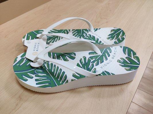 Beach slippers by Vionic has arch support (15% off!)