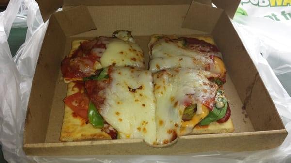 This Flatizza includes: tomatoes, spinach, bell peppers, jalapeños, & chipotle sauce. All 4 only $3.50. Delicious & cheap deal.