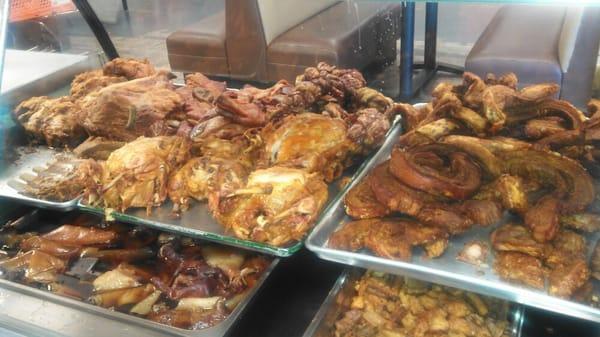 carnitas, tripitas,buches,chicharrones, pollo en carnitas...