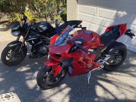 Triumph Street Triple, Ducati Panigale V4.