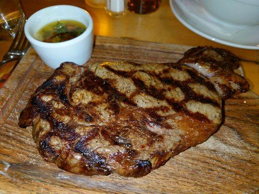 BIFE DE COSTILLA CON ENSALADA DE RADICHETA