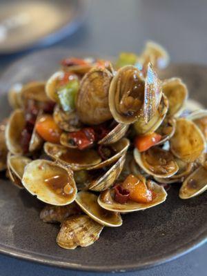 Stir fried Middleneck Clams