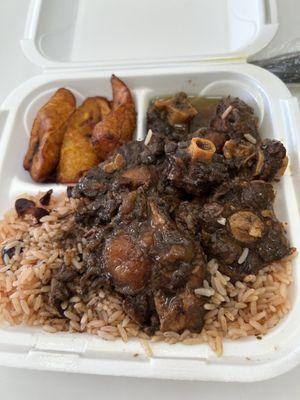 Oxtail w/ plantain w/ rice & peas