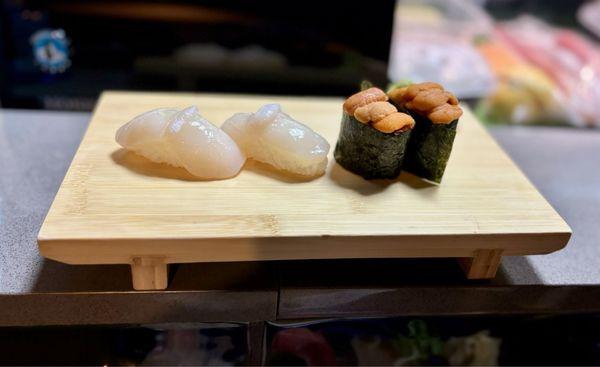 Scallop and sea urchin nigiri