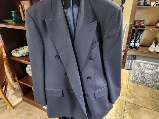 We have men's clothes
Blazers, pants, shorts, shoes, Ties and much more