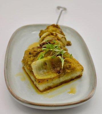 Partake Lounge:
Chicken Skewer
Curry chicken, tahini satay, cilantro & lime rice cake. *DF