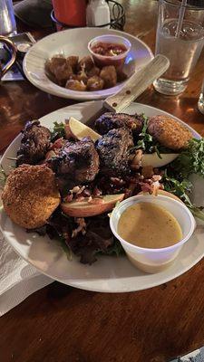 Salad with steak tips