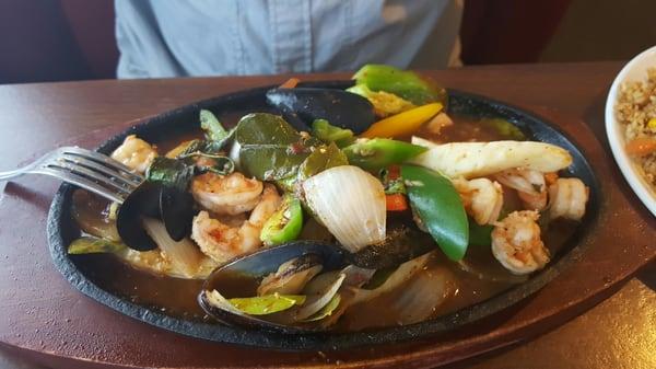 Seafood Hot Plate is very fresh and delicious!