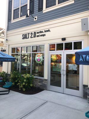 Salt 2.0. Indoor and outdoor seating. Excellent food and quick service.