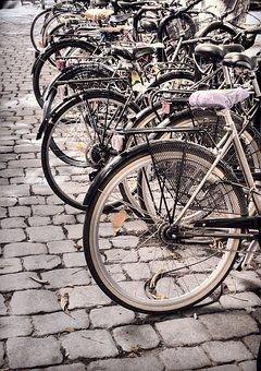 The Avenue Bicycle Station