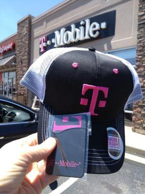 A free hat and smart wallet. Thanks! #t-mobile #yelpcincy