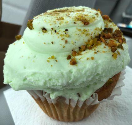 Pistachio Cannoli Filled Cupcake! So yummy!