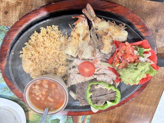 Chicken beef shrimp fajitas El Gordito