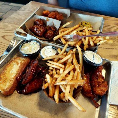 Delicious tenders and boneless bites!   The chipotle bbq sauce is fantastic!