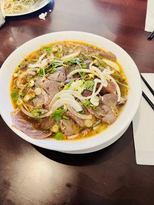 The best Bún bò huê everrr!!! Super fresh, amazing broth, al denté noodles and tons of meat. The service was very attentive and kind.