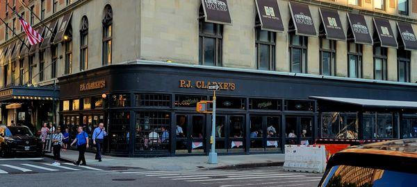 Storefront (06/18/24). @PJClarkes #UpperWestSide #LincolnCenter #NewYorkCity