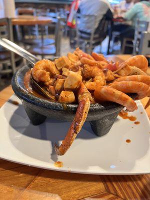 Molcajete Kora.  It was a succulent and spicy mix of large shrimp, mussels, and crab legs in a spicy red sauce called el Nayarit.