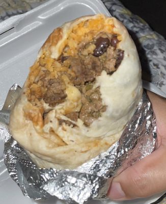 Carne Asada Burrito. Sabroso y llena de carne/delicious and full of meat !