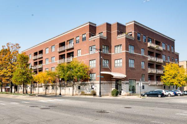 Sold... 3300 W Irving Park - Unit C4