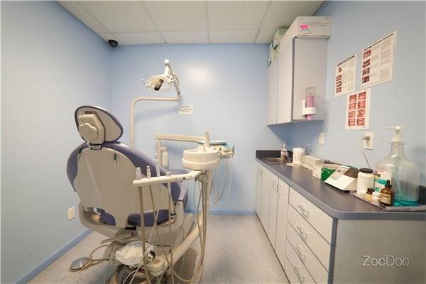 Dmitry Khaytman, DDS Dentist Exam Room