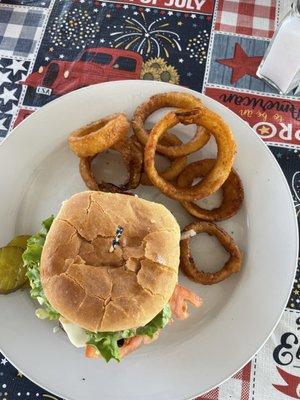 Cheeseburger deluxe with onion rings