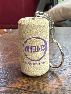 A clever key chain given by a new canned wine, I tried the red and it was quite good .