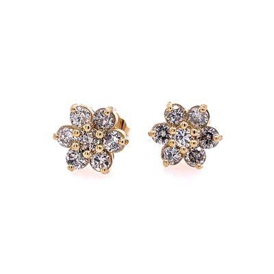 Charming floral patter. Crafted in 14k yellow gold, this brilliant flower earrings are excellent for a perfect gift.