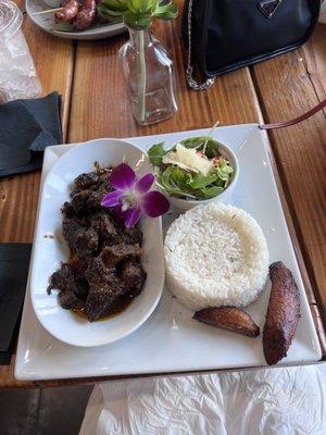 Chivo con arroz y abichuela maduritis