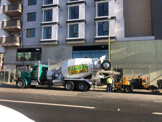 10.19.20
Oakland
New sidewalks & planters being poured