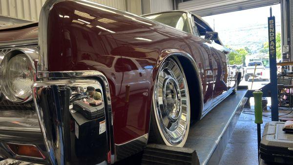 Installation of a fully custom air rise system to this beautiful 1963 Lincoln continental 
  Big thanks to the owner for the opportunity