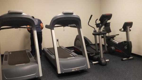 Life fitness treadmills,elliptical,hybrid trainer assembly