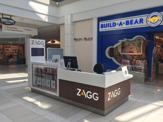 ZAGG at Menlo Park Mall