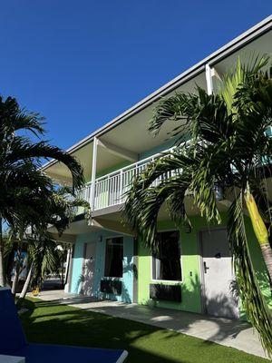 Tropical Inn & Suites