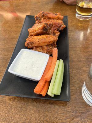 Medium wings with ranch